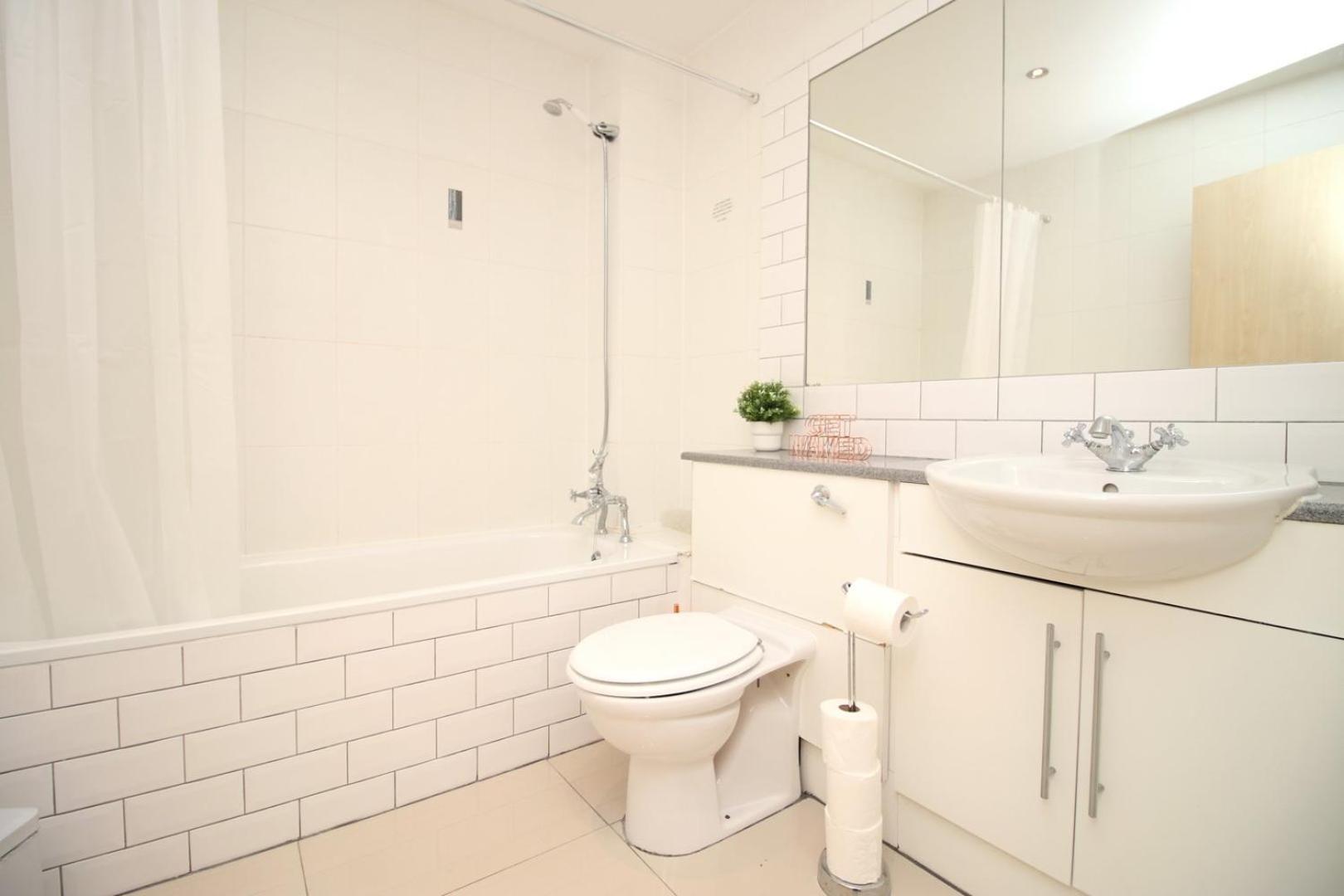 קארדיף Centrally Located Spacious 2Br | Cohost Partners מראה חיצוני תמונה
