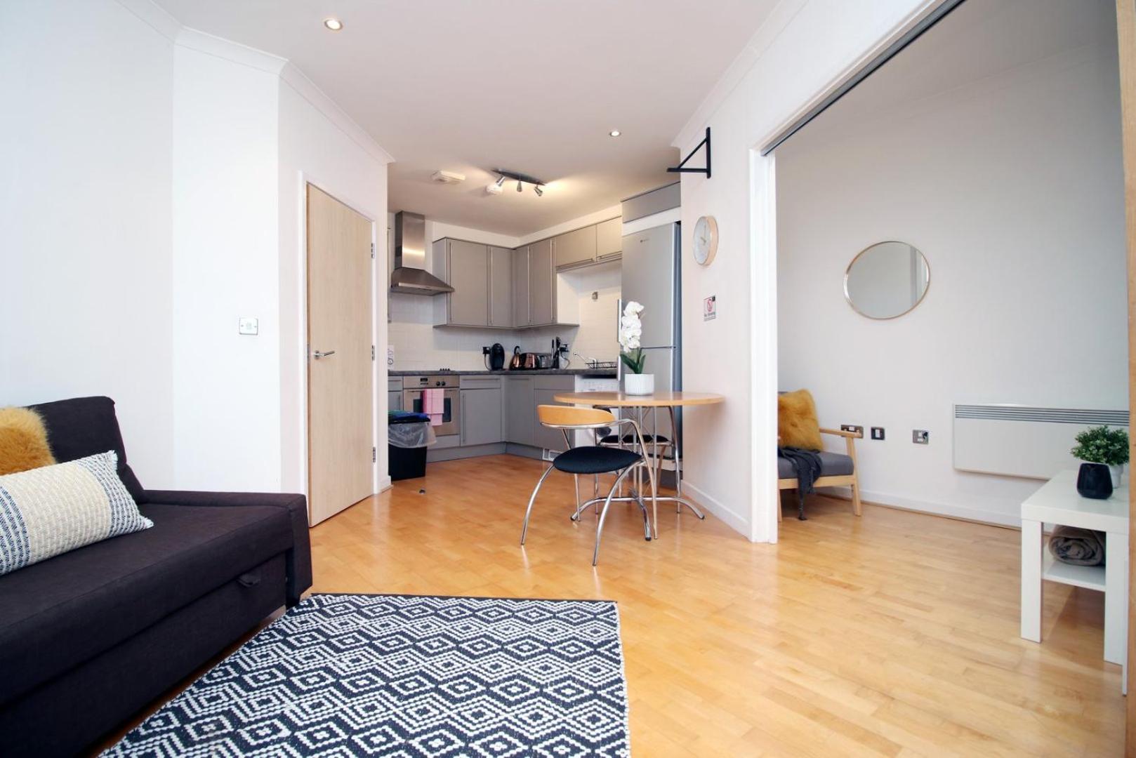 קארדיף Centrally Located Spacious 2Br | Cohost Partners מראה חיצוני תמונה